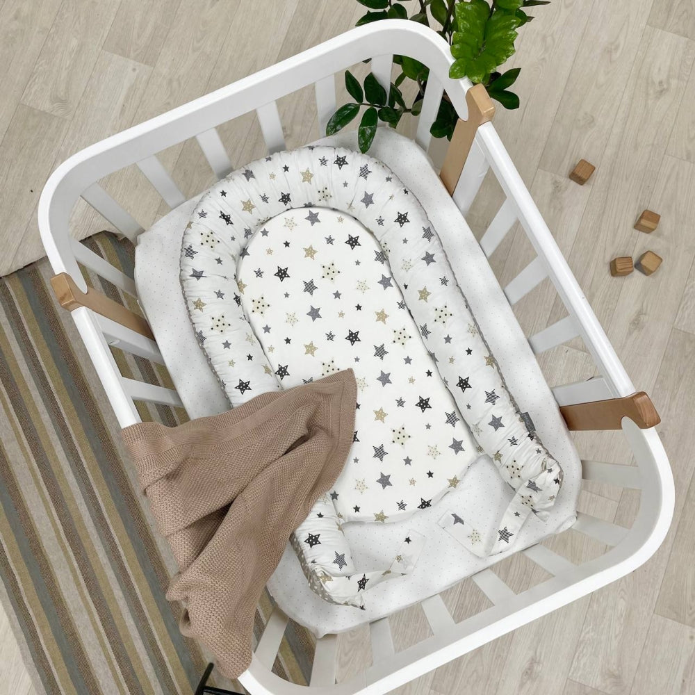 Hniezdo pre bábätko Baby Design – Stars sivo-béžové