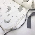 Hniezdo pre bábätko Baby Design – sivé obláčiky s mesiacom