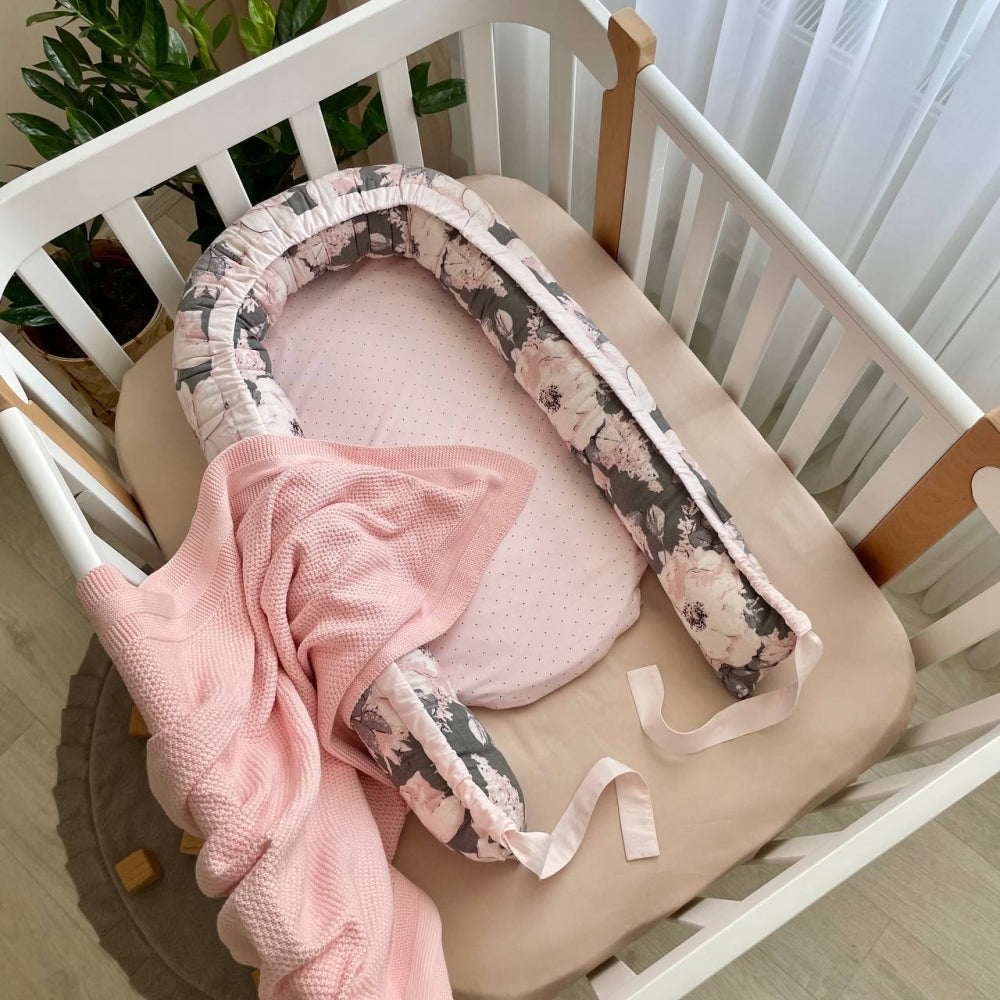 Hniezdo pre bábätko Baby Design – akvarelové kvety na tmavom
