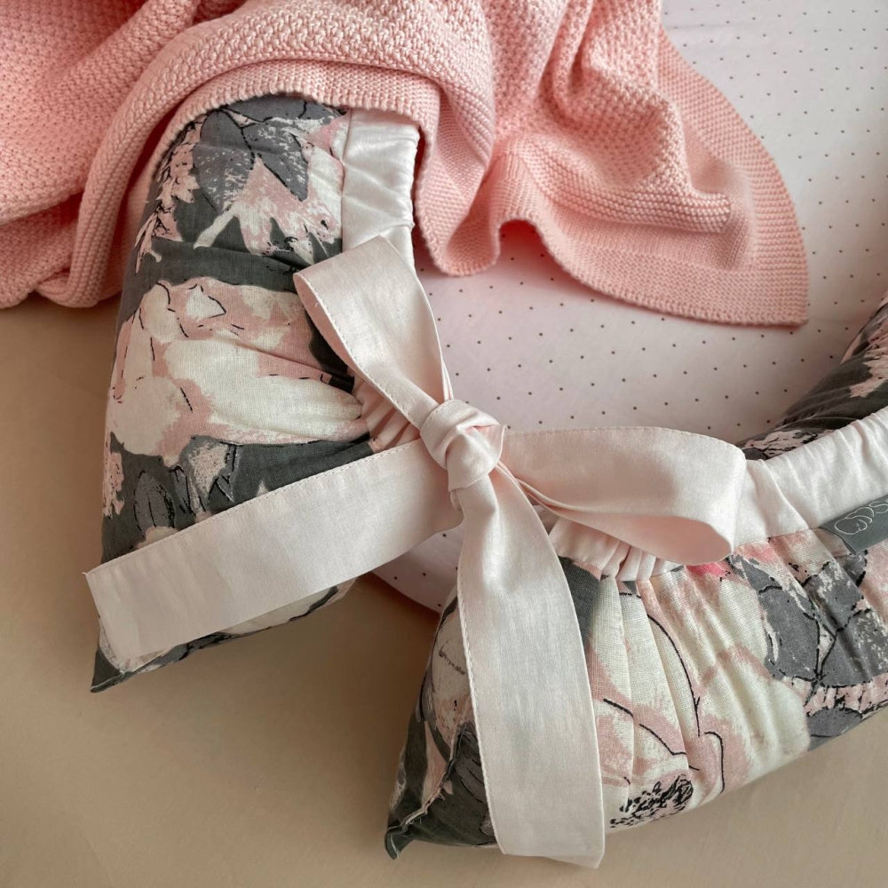 Hniezdo pre bábätko Baby Design – akvarelové kvety na tmavom