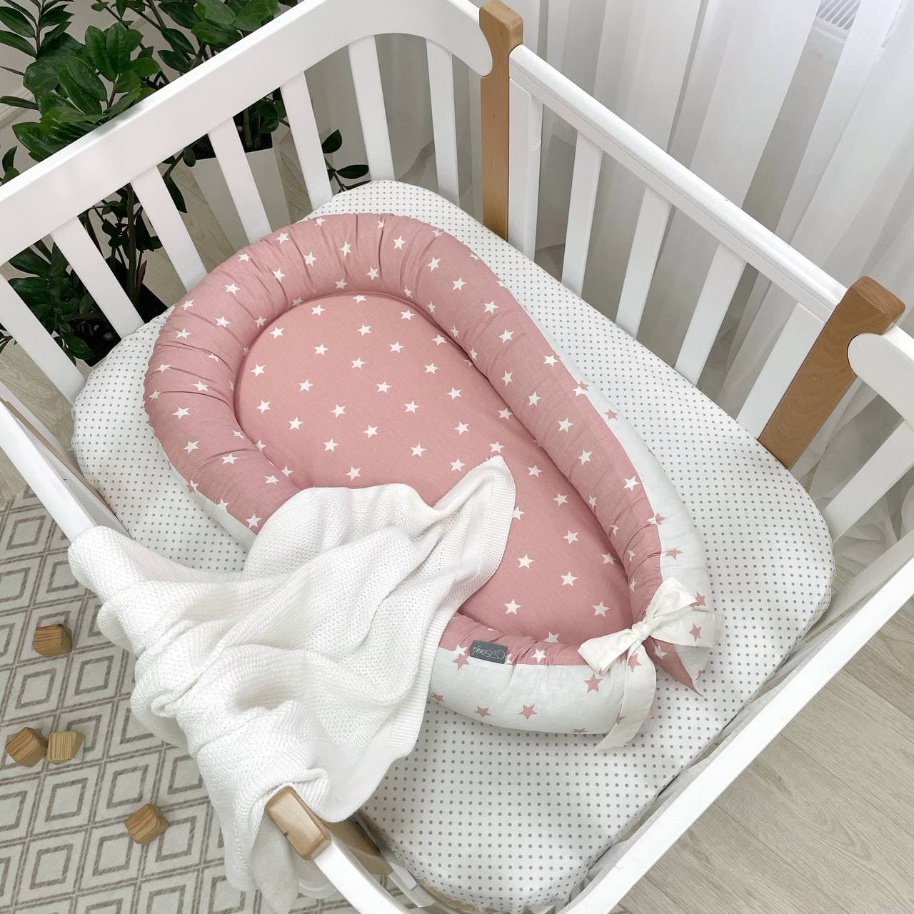 Hniezdo pre bábätko Baby Design – hviezdy na púdrovej