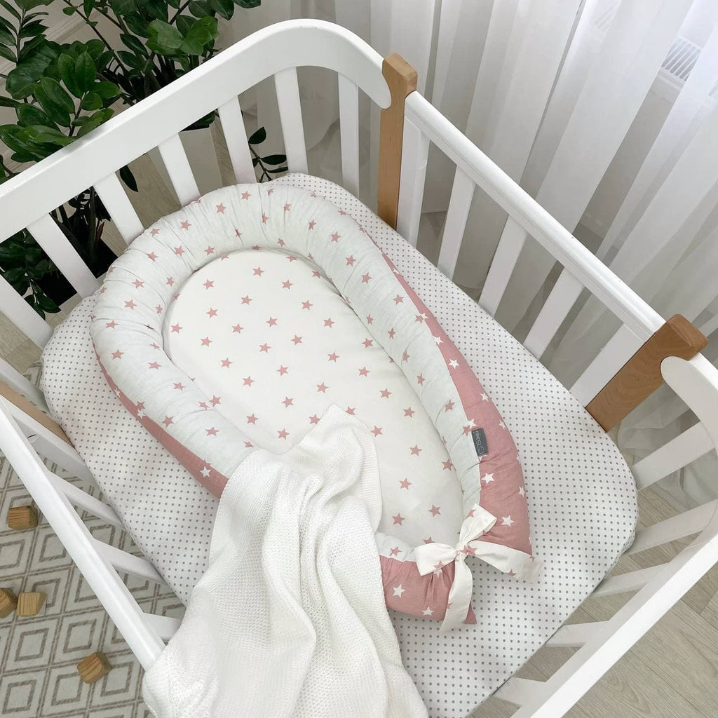Hniezdo pre bábätko Baby Design – hviezdy na púdrovej