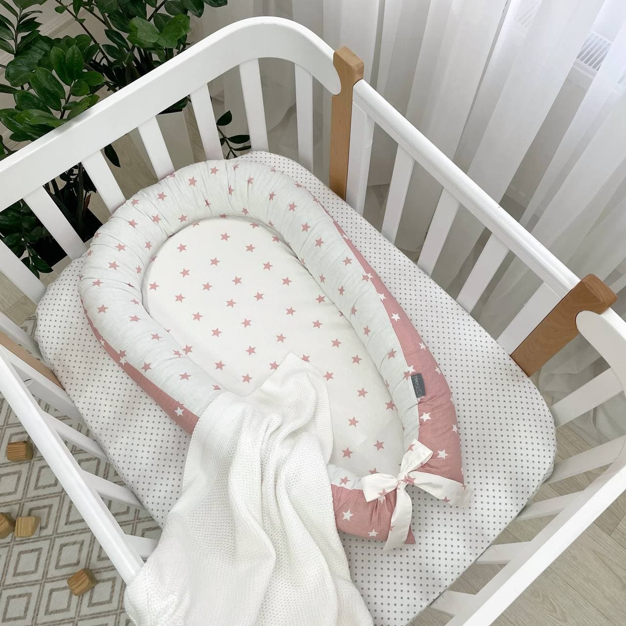 Hniezdo pre bábätko Baby Design – hviezdy na púdrovej