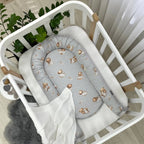 Hniezdo pre bábätko Baby Design – medvedík v deke na sivom