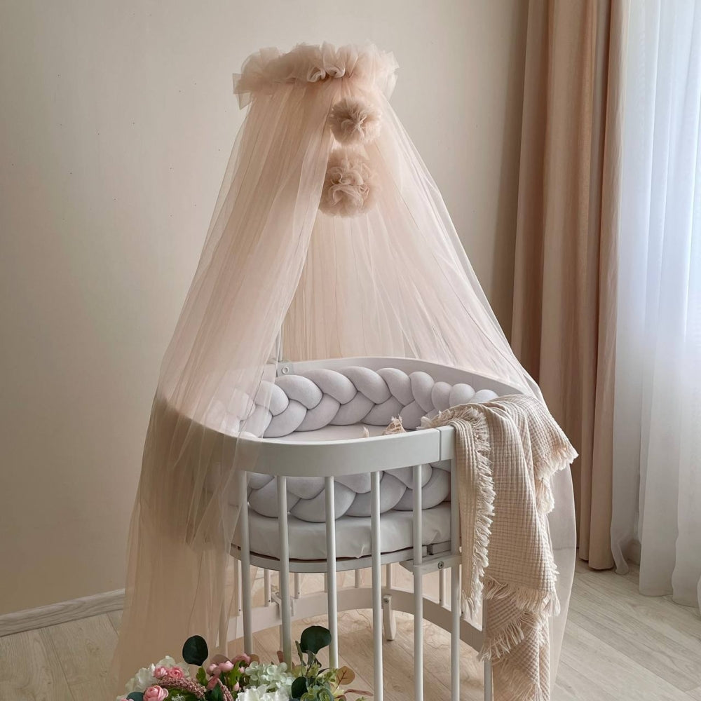 Baldachýn nad postieľku s brmbolcami – vanilkový