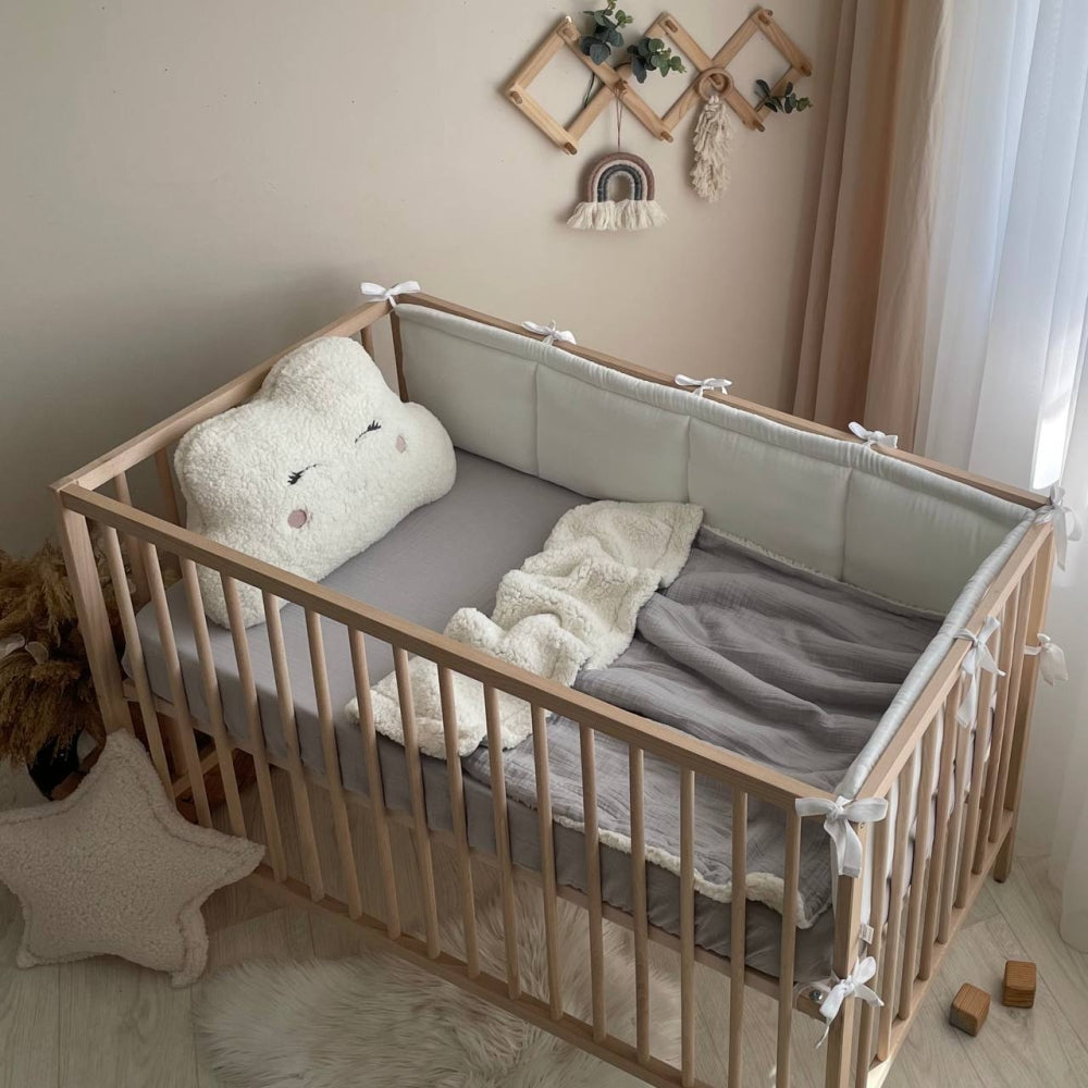 Mušelínová plachta do postieľky 120 × 60 cm – sivá