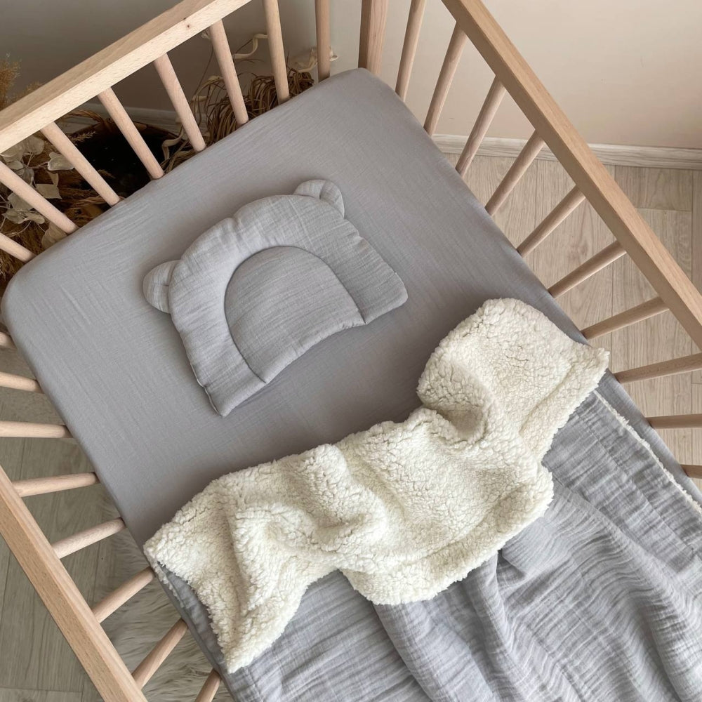 Mušelínová plachta do postieľky 120 × 60 cm – sivá