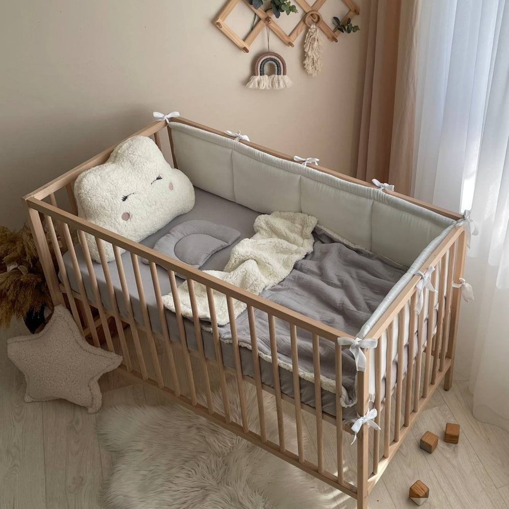 Mušelínová plachta do postieľky 120 × 60 cm – sivá