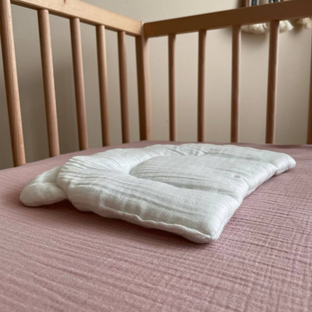 Mušelínová plachta do postieľky 120 × 60 cm – púdrová