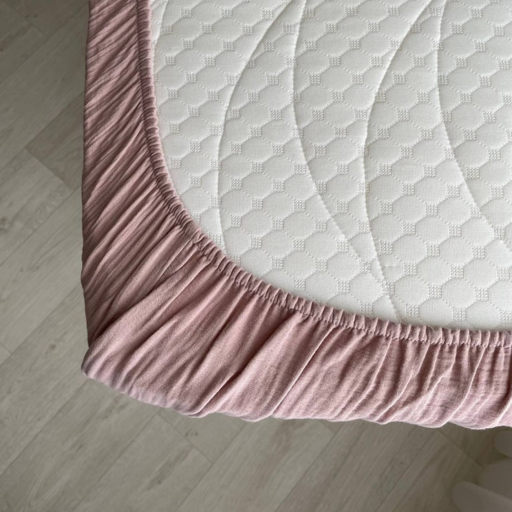 Mušelínová plachta do postieľky 120 × 60 cm – púdrová