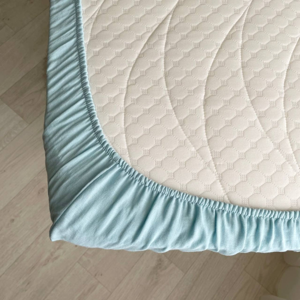 Mušelínová plachta do postieľky 120 × 60 cm – svetlomodrá