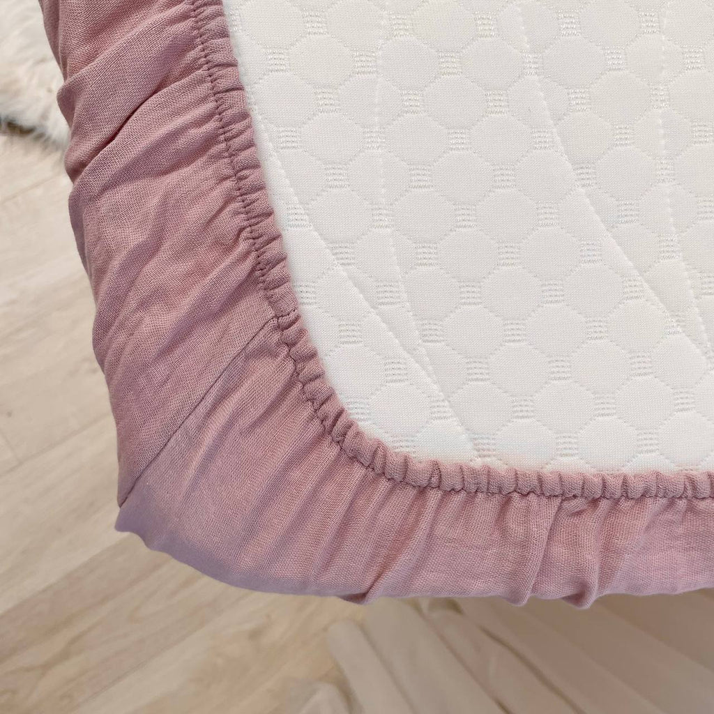 Mušelínová plachta do postieľky 120 × 60 cm – levanduľová