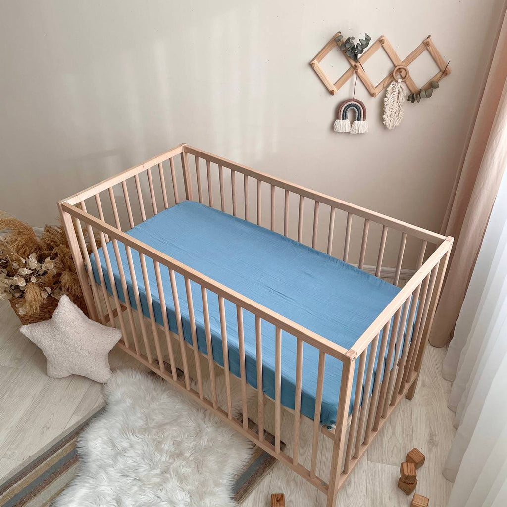Mušelínová plachta do postieľky 120 × 60 cm – akvamarínová