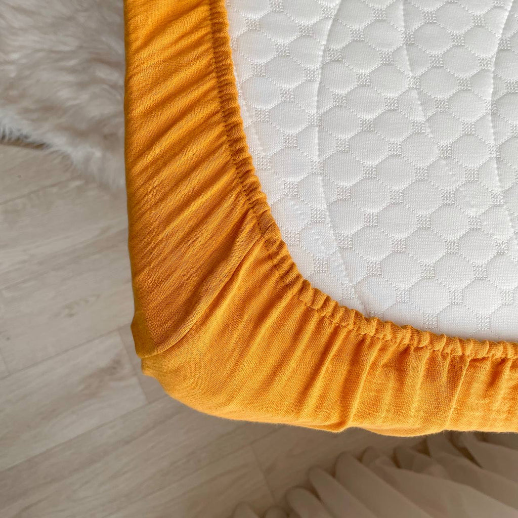 Mušelínová plachta do postieľky 120 × 60 cm – horčicová