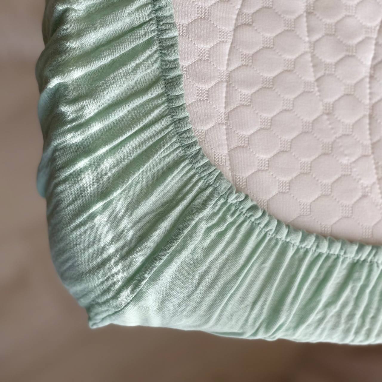 Mušelínová plachta do postieľky 120 × 60 cm – mentolová