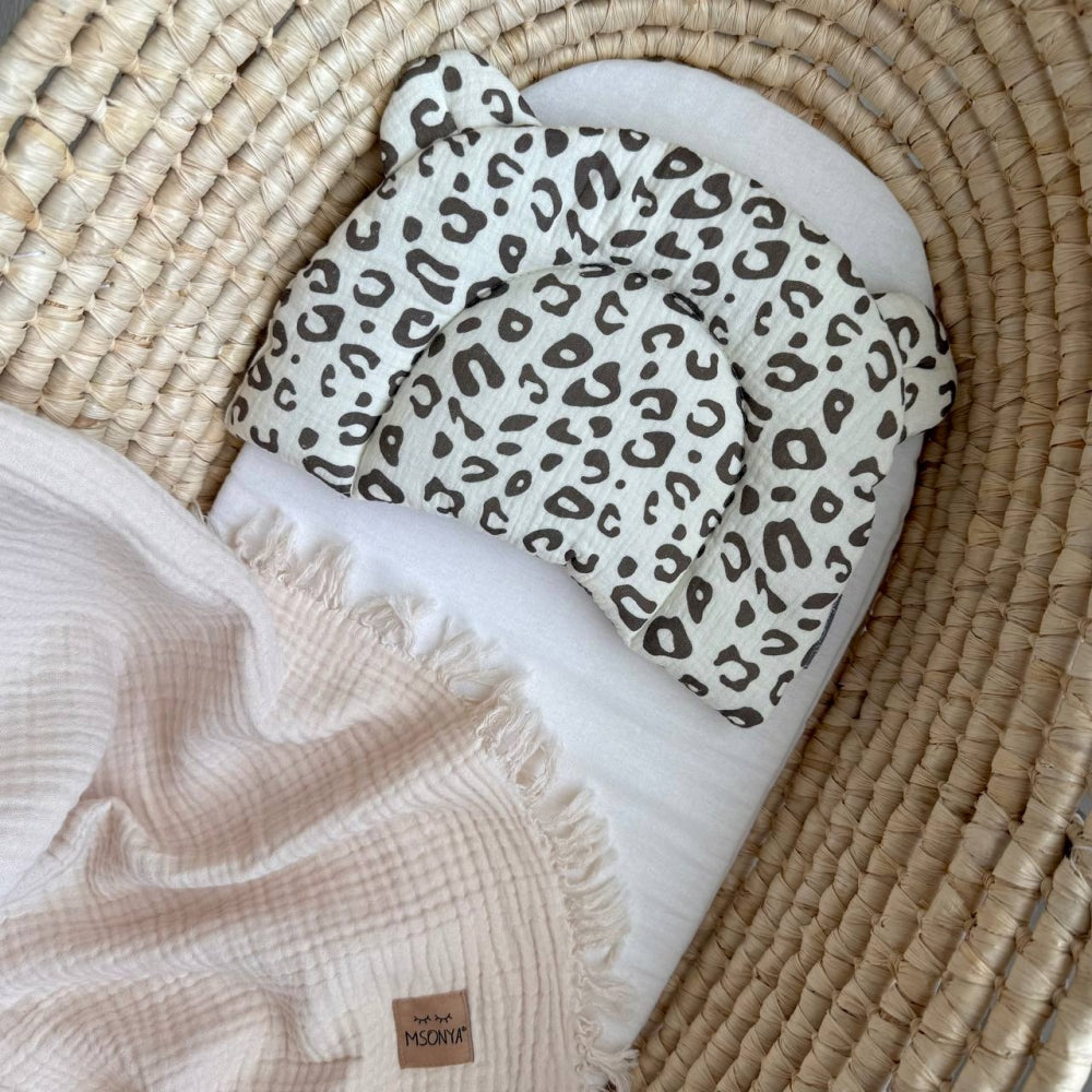 Mušelínový vankúš s uškami – Leopard hnedý