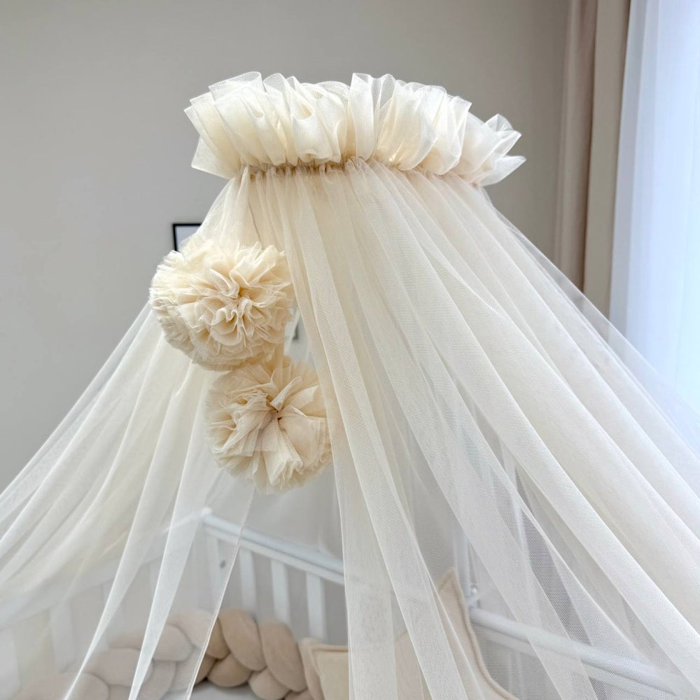 Baldachýn nad postieľku s brmbolcami Soft – krémový