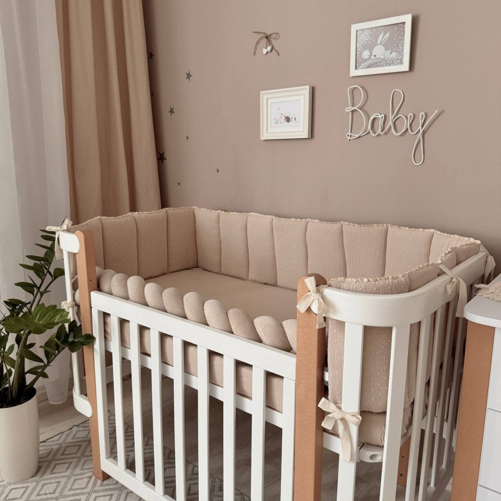 Mušelínový mantinel s čipkou do postieľky Vintage – béžové bodky na béžovom