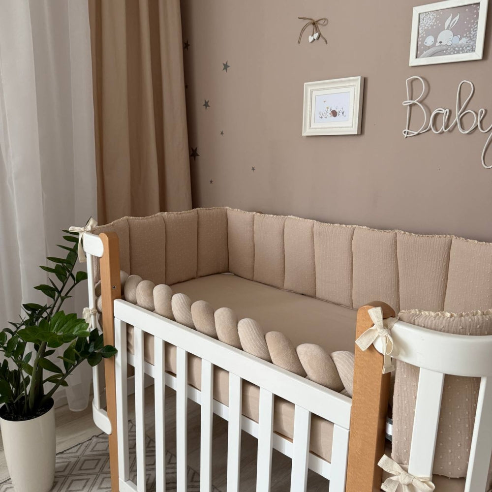 Mušelínový mantinel s čipkou do postieľky Vintage – béžové bodky na béžovom