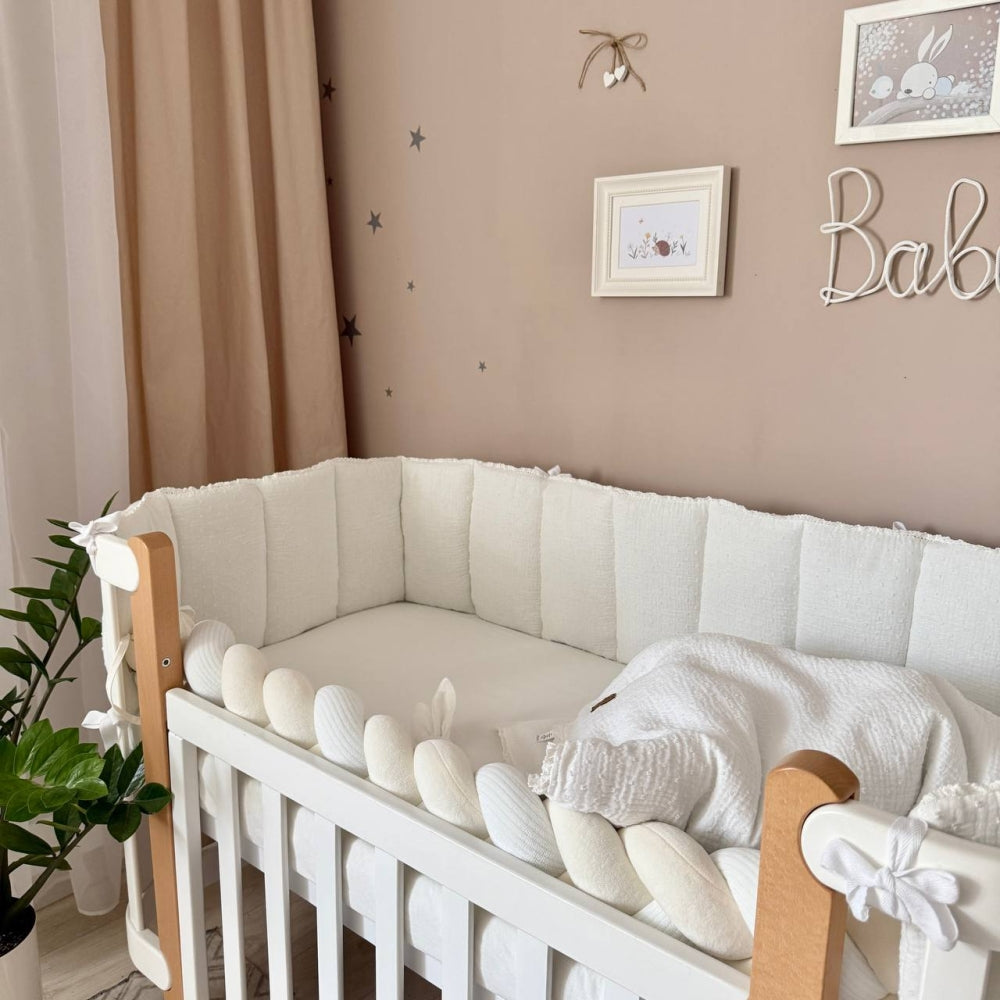 Mušelínový mantinel s čipkou do postieľky Vintage – mliečne bodky na mliečnom
