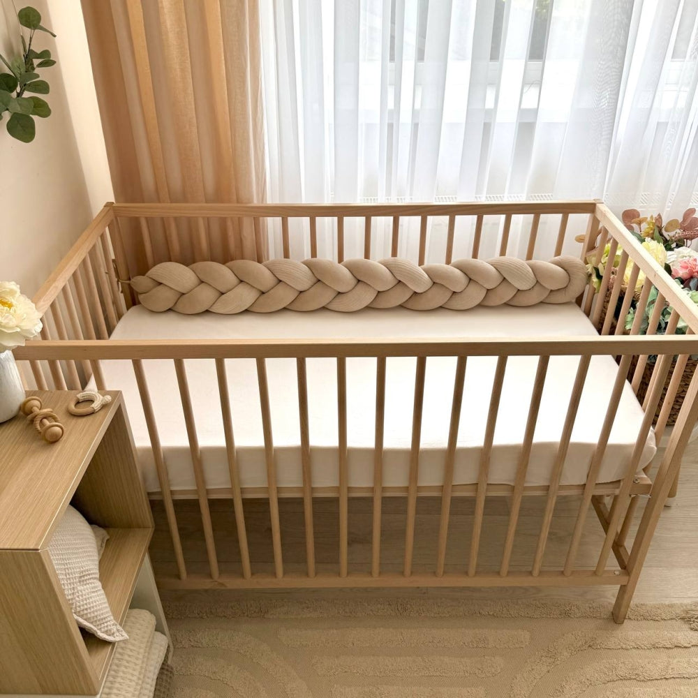 Velúrový pletený mantinel do postieľky – moka