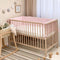 Mušelínový mantinel do postieľky Fens – s brmbolcami – ružový