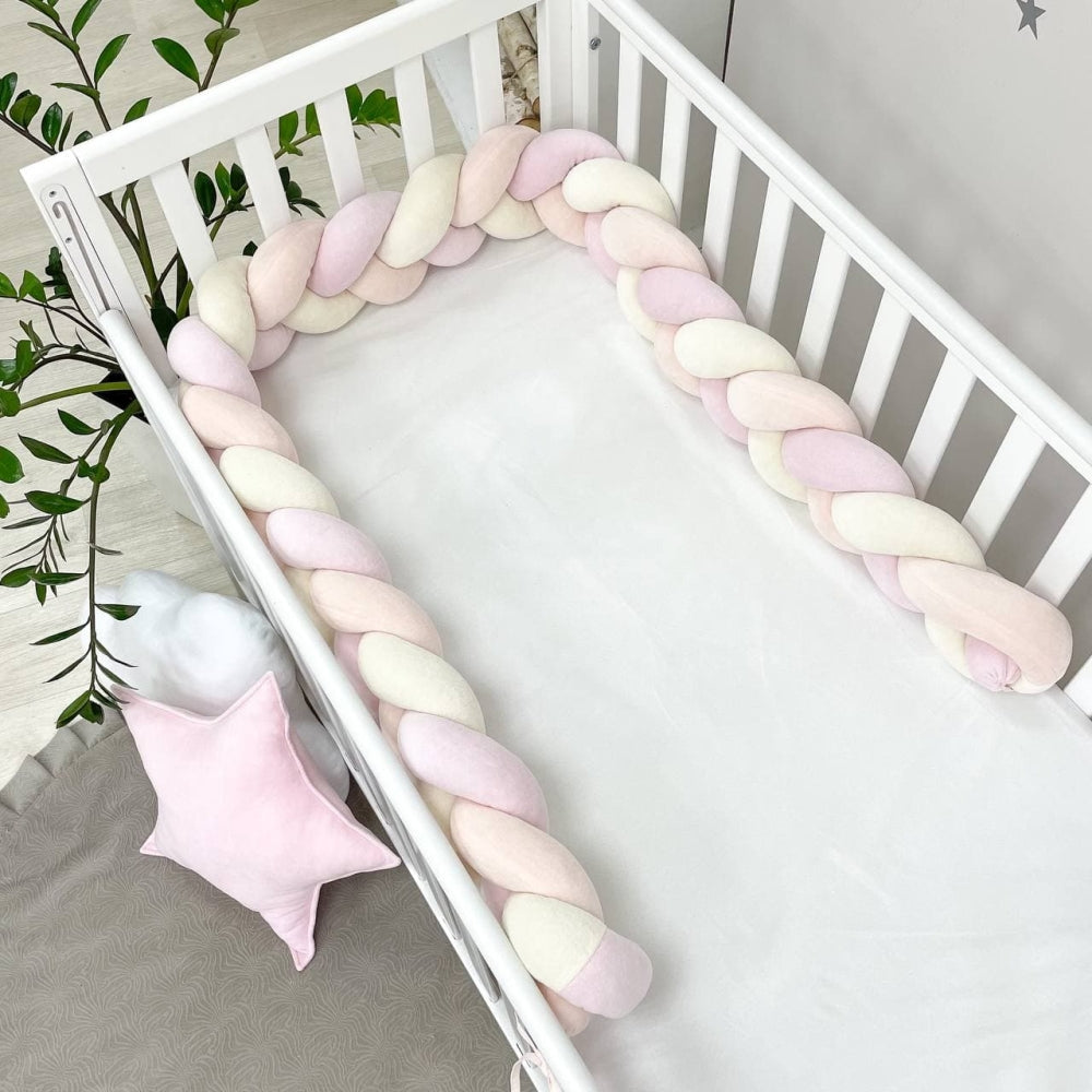Pletený mantinel do postieľky 220 cm – mliečna/broskyňová/ružová