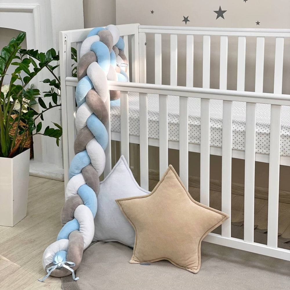 Pletený mantinel do postieľky 220 cm – biela/sivá/modrá
