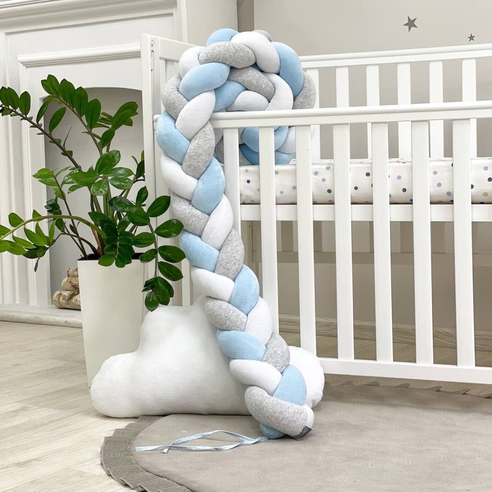 Pletený mantinel do postieľky 220 cm – biela/sivý melír/jasnomodrá