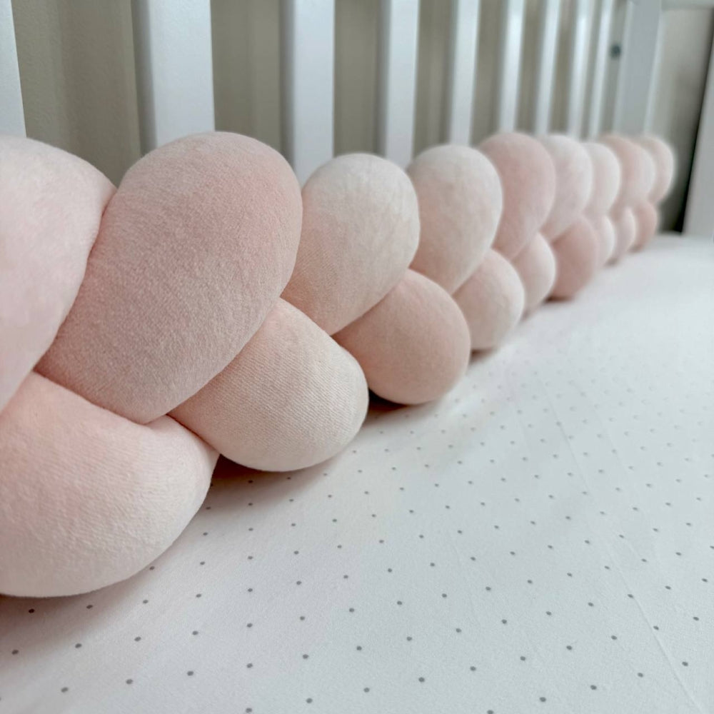 Pletený mantinel do postieľky 120 cm – broskyňový
