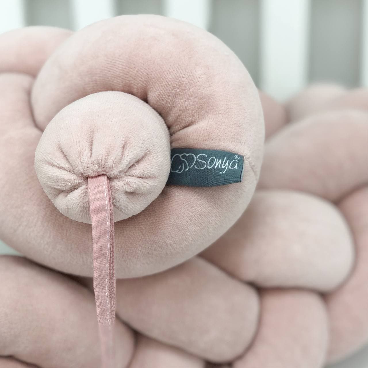 Pletený mantinel do postieľky 120 cm – púdrová/púdrová/púdrová