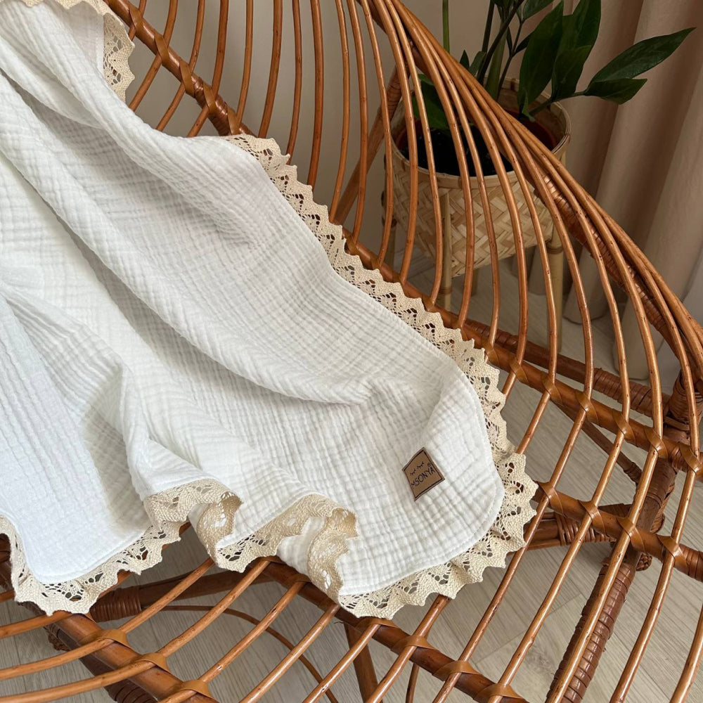 Mušelínová deka s čipkou pre bábätko biela s čipkou Zigzag