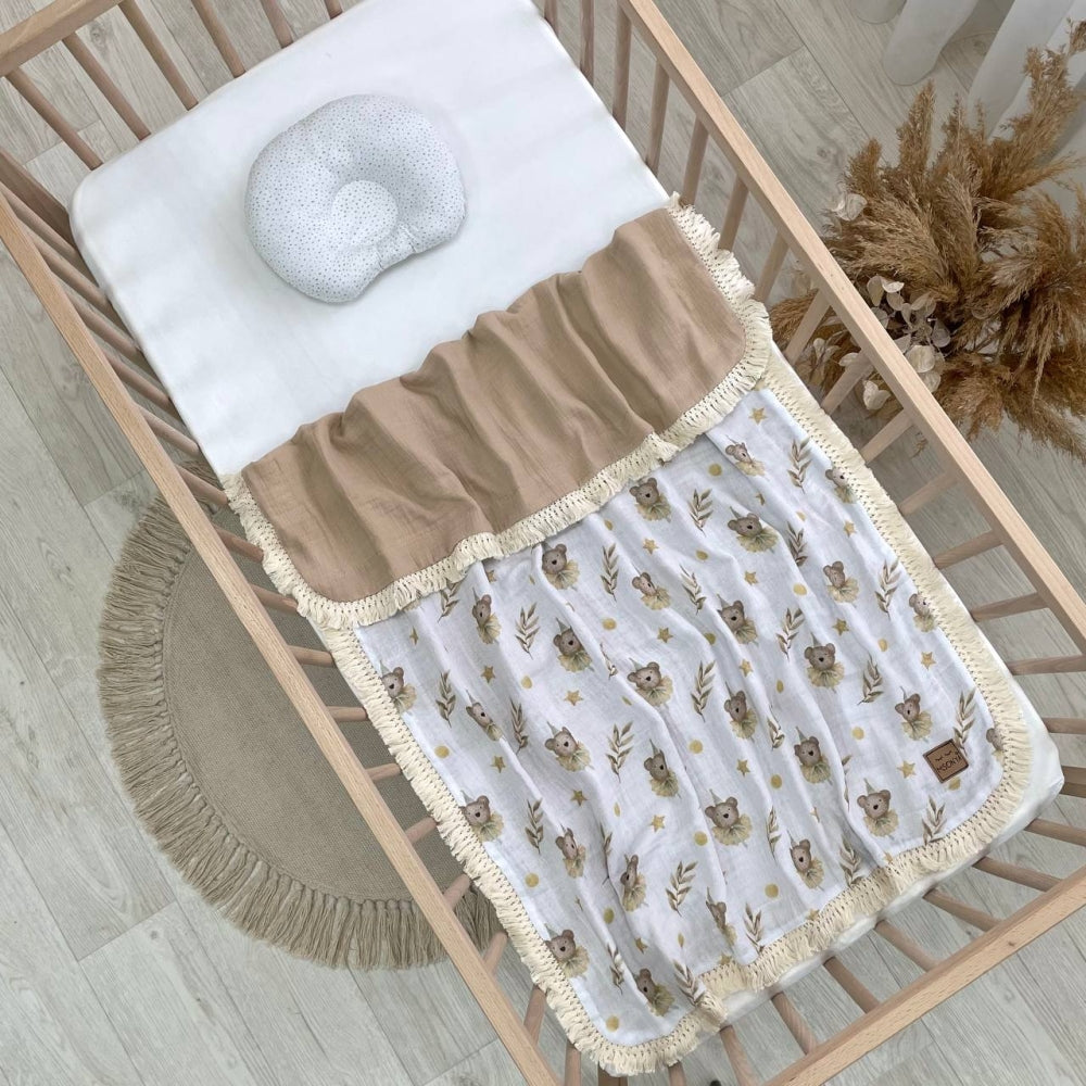 Mušelínová deka so strapcami pre bábätko Medvedíky s čiapočkami béžová so strapcami