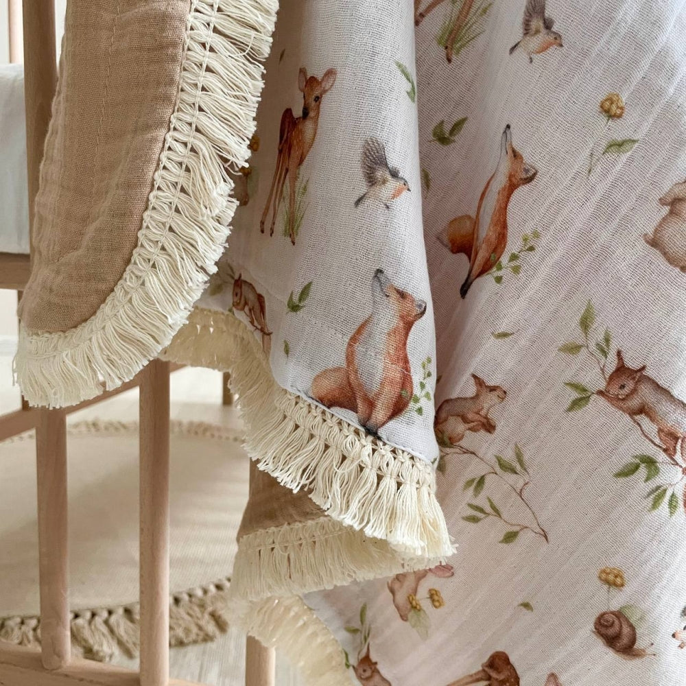 Mušelínová deka so strapcami pre bábätko Lesné zvieratká béžová so strapcami