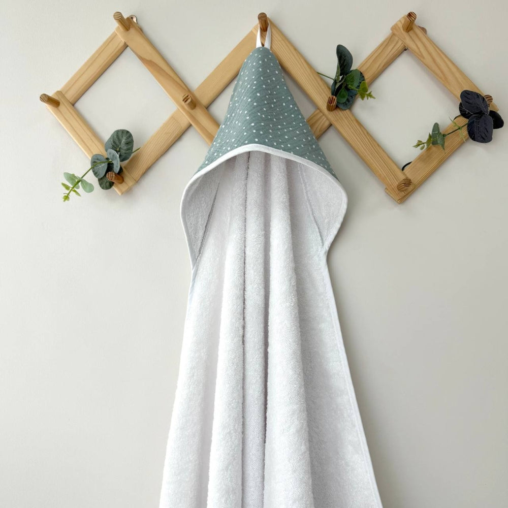 Froté uterák s kapucňou pre bábätko drobné biele bodky na šalviovom, 80 × 100 cm