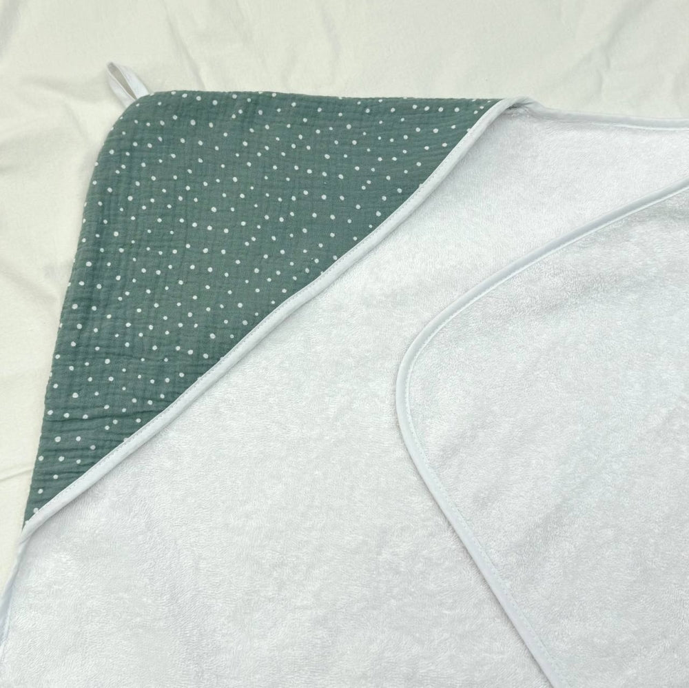 Froté uterák s kapucňou pre bábätko drobné biele bodky na šalviovom, 80 × 100 cm