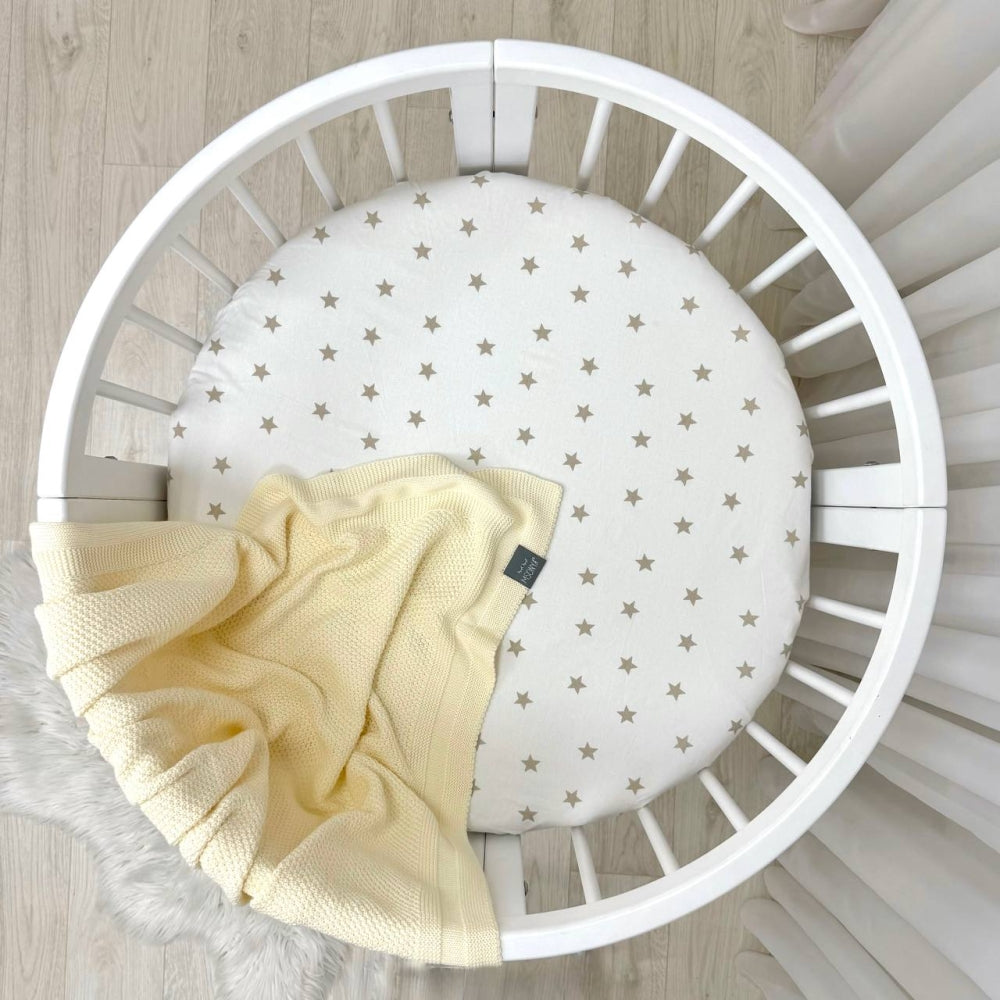 Detská plachta do postieľky 70 × 70 cm – veľká béžová hviezda na bielej