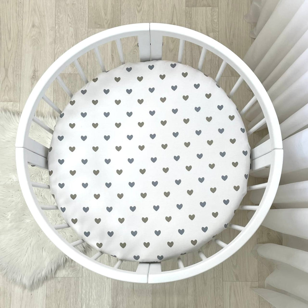Detská plachta do postieľky 70 × 70 cm – srdiečka sivo-béžové