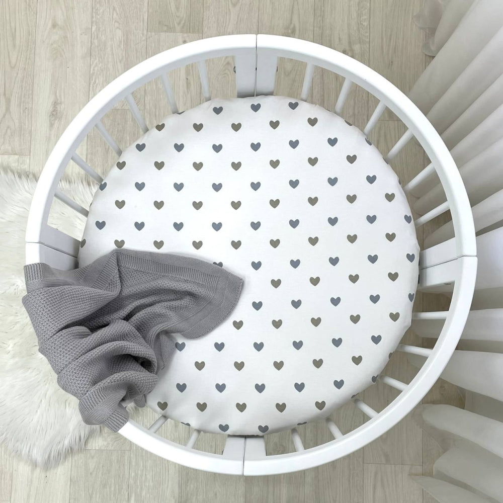 Detská plachta do postieľky 70 × 70 cm – srdiečka sivo-béžové