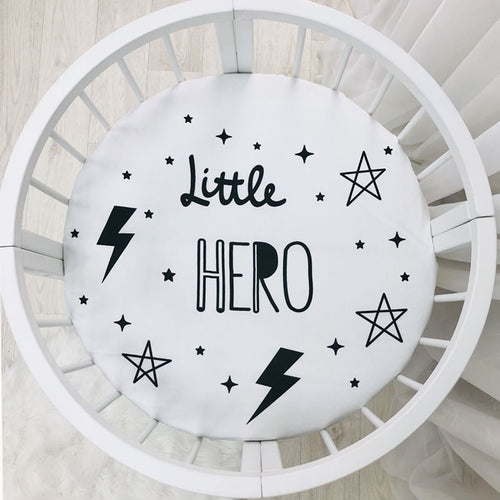 Detská plachta s potlačou do postieľky 70 × 70 cm – Little Hero