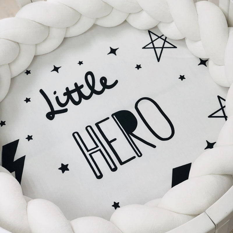 Detská plachta s potlačou do postieľky 70 × 70 cm – Little Hero