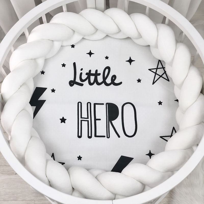 Detská plachta s potlačou do postieľky 70 × 70 cm – Little Hero